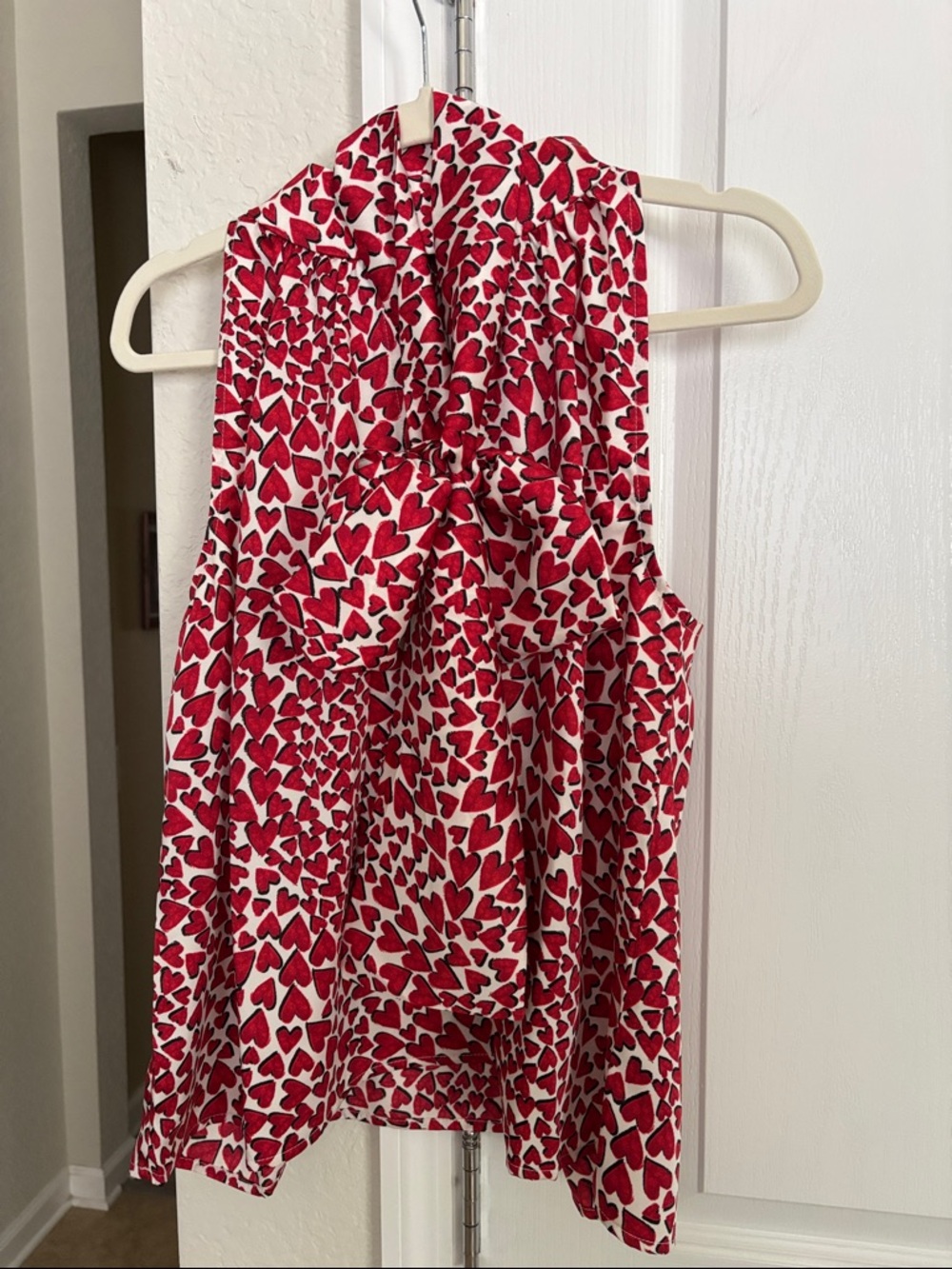 NWT - ADORABLE HEART MOTIF SLEEVELESS TOP WITH OR WITHOUT BOW